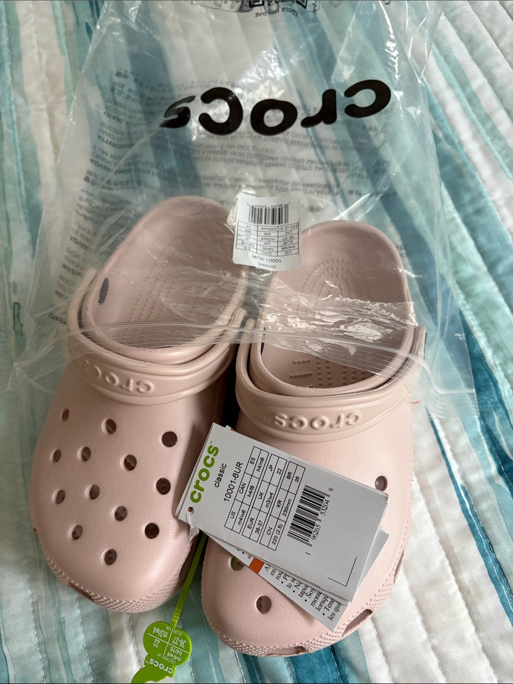 CROCS Classic Clog in Blush Pink